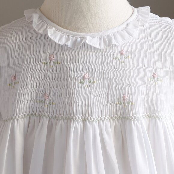 White Smocked Long Sleeve Dress Hand Embroidery Boutique LIKE NEW - Picture 4 of 4
